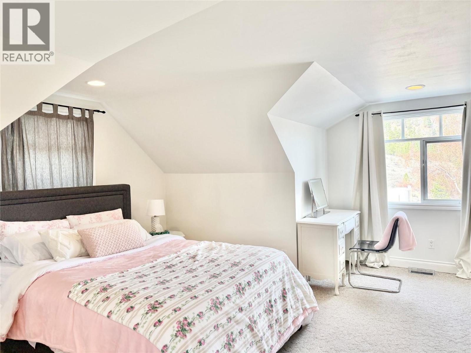 614 Wilson Mountain Road, Oliver