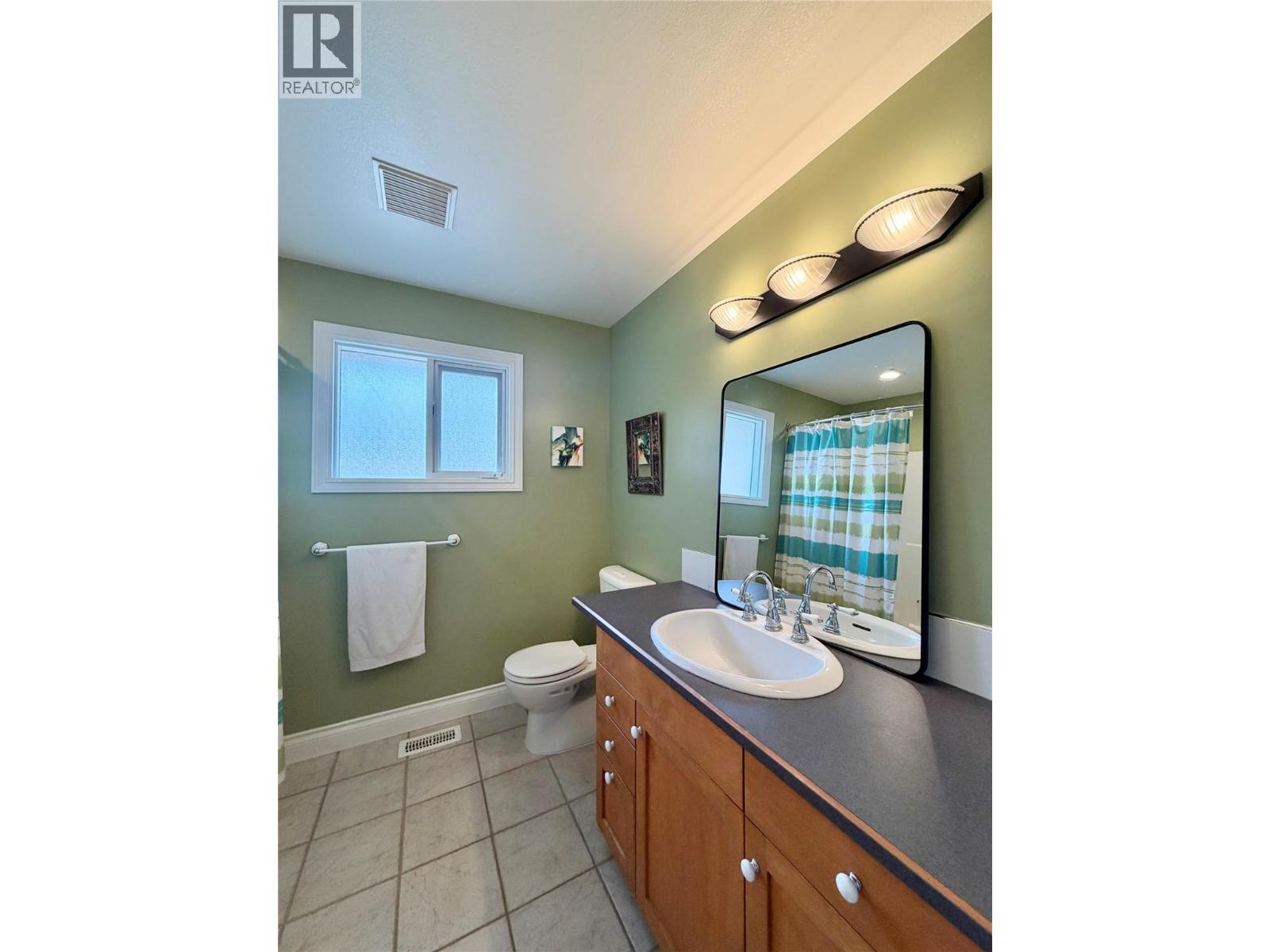 614 Wilson Mountain Road, Oliver