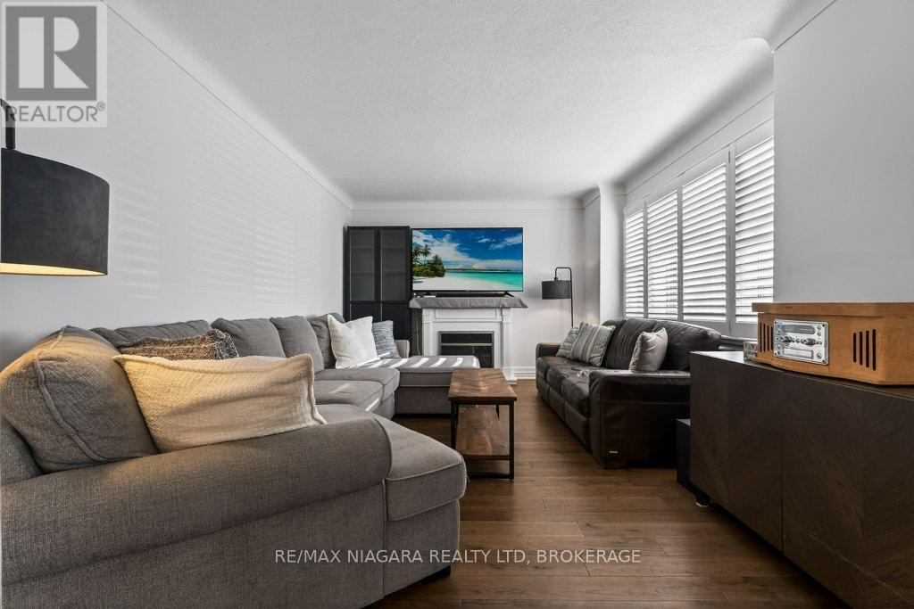 6 GRAMMAR AVENUE - 10