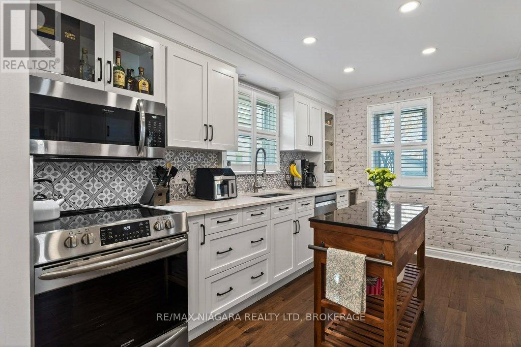 6 GRAMMAR AVENUE - 15