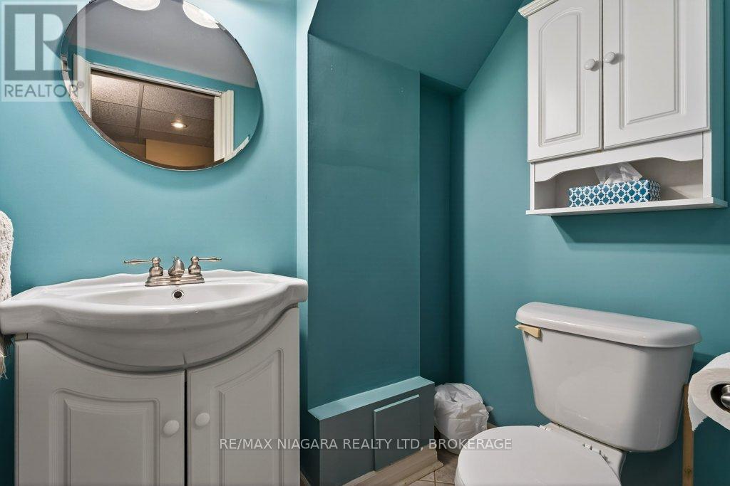 6 GRAMMAR AVENUE - 34
