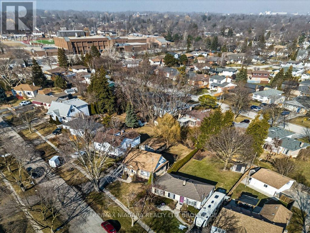 6 GRAMMAR AVENUE - 45