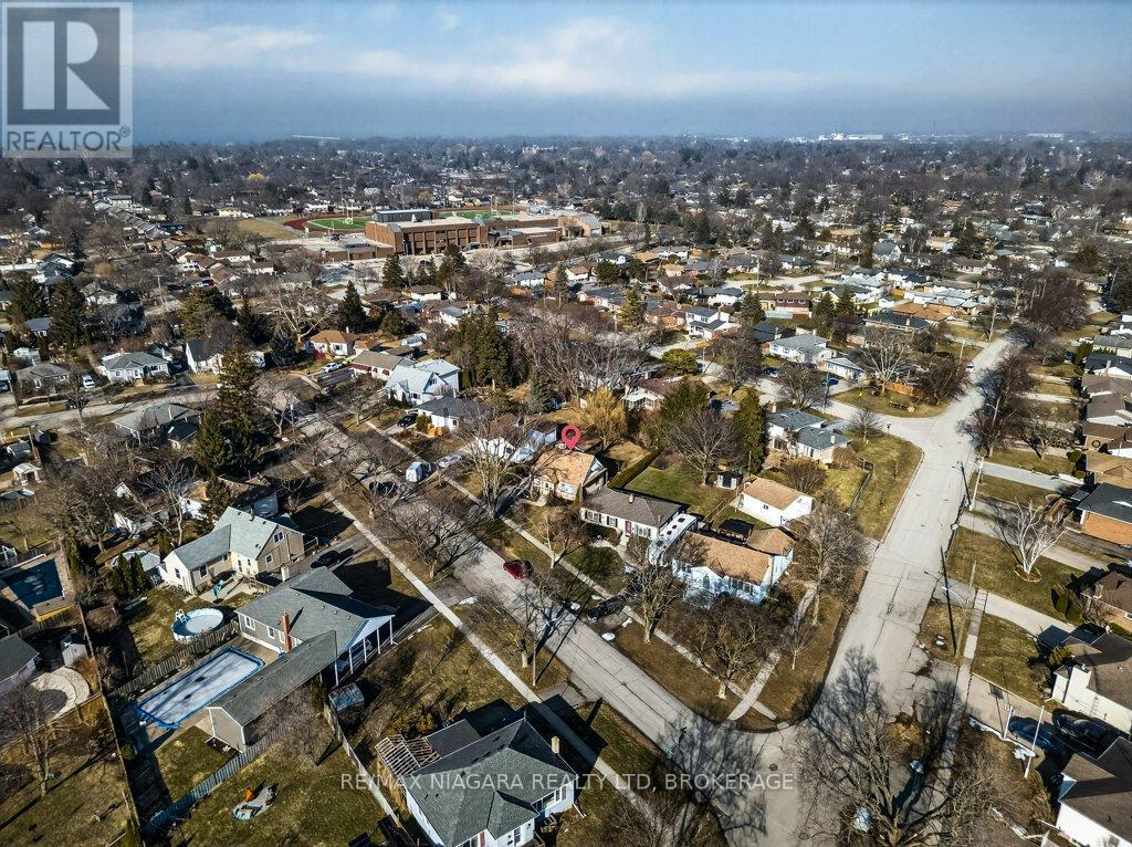 6 GRAMMAR AVENUE - 46