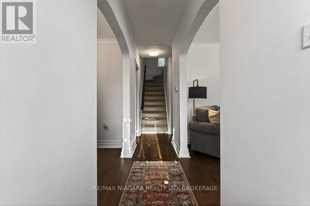 6 GRAMMAR AVENUE - 9