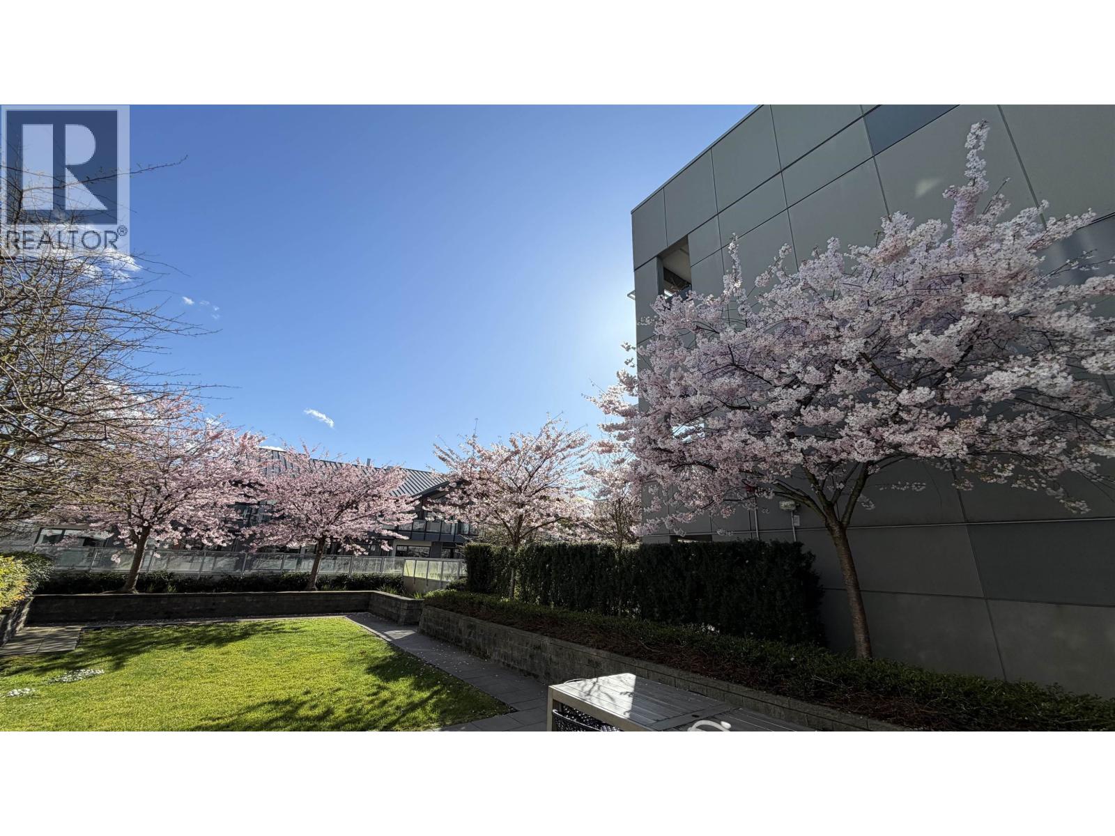 404 1061 MARINE Drive - photo 2