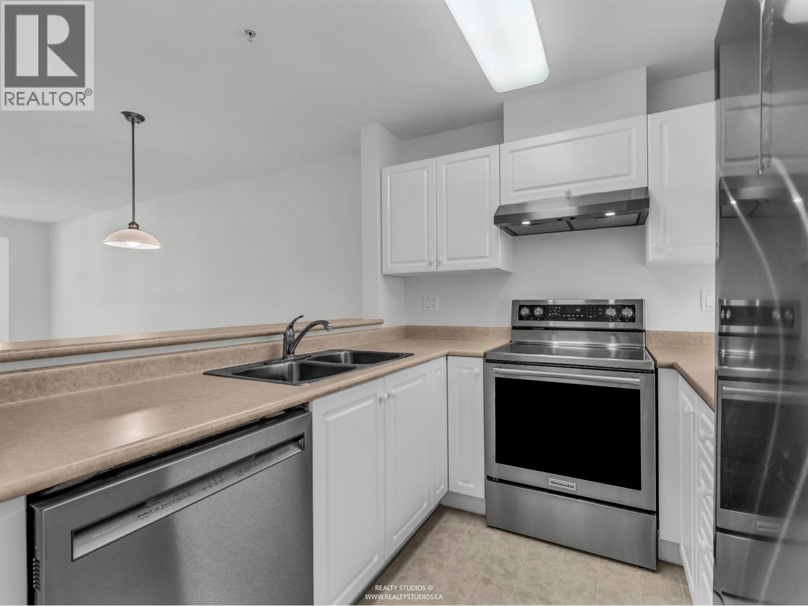 201 2393 WELCHER AVENUE, Port Coquitlam
