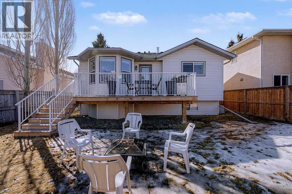 Single Family House Bi-level for Sale in  Sunlake Circle SE Sundance Calgary 