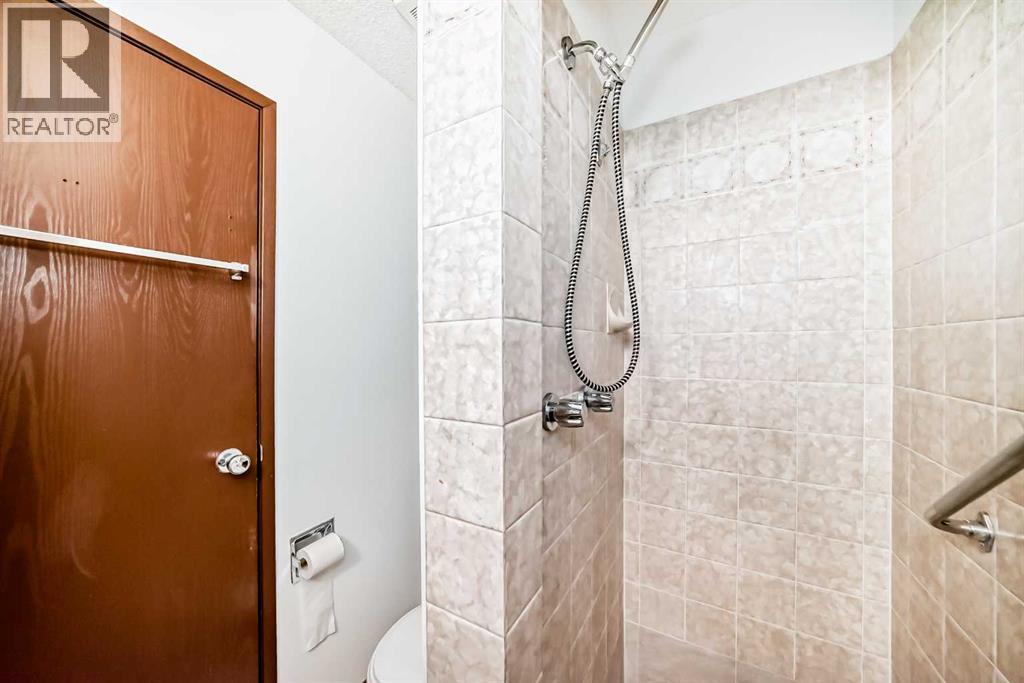 Single Family House Bungalow for Sale in  Temple Drive NE Temple Calgary 