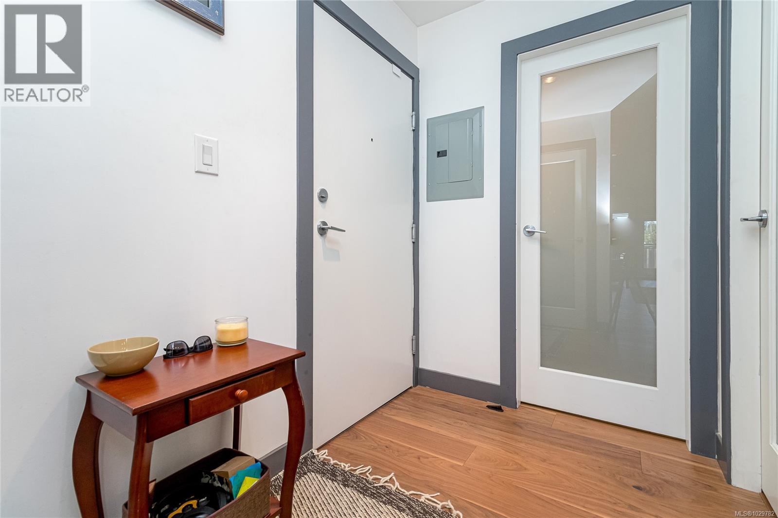 #201 1008 TILLICUM RD - 4