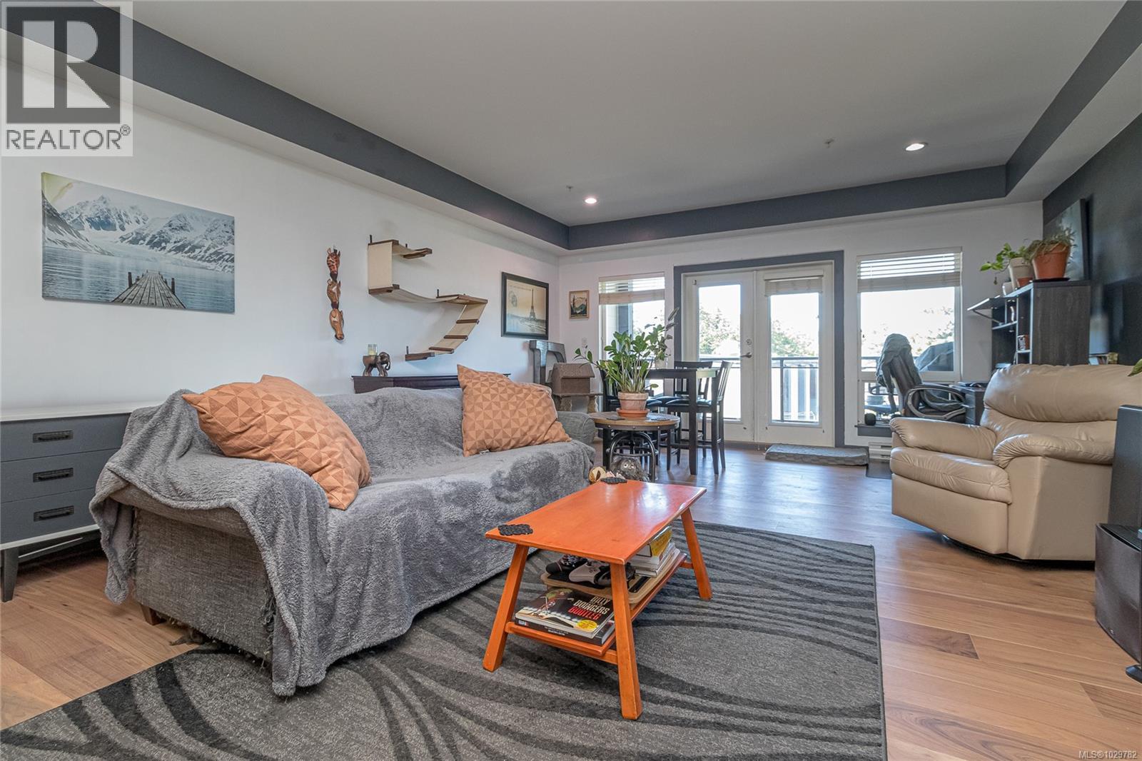 #201 1008 TILLICUM RD - 5