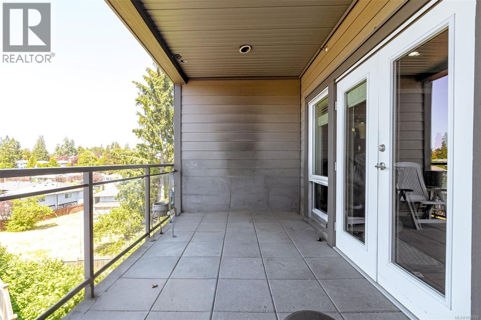 #201 1008 TILLICUM RD - 18