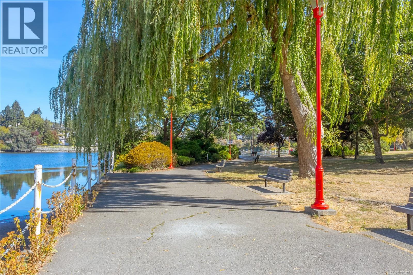 #201 1008 TILLICUM RD - 22