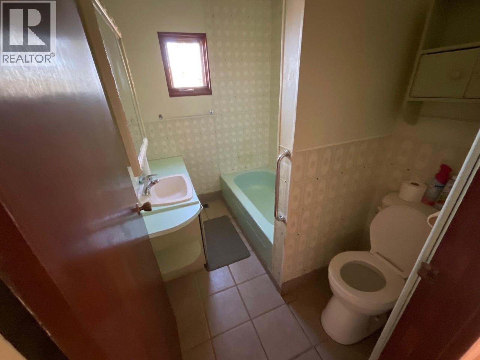 13235 LAKESHORE DRIVE, Charlie Lake