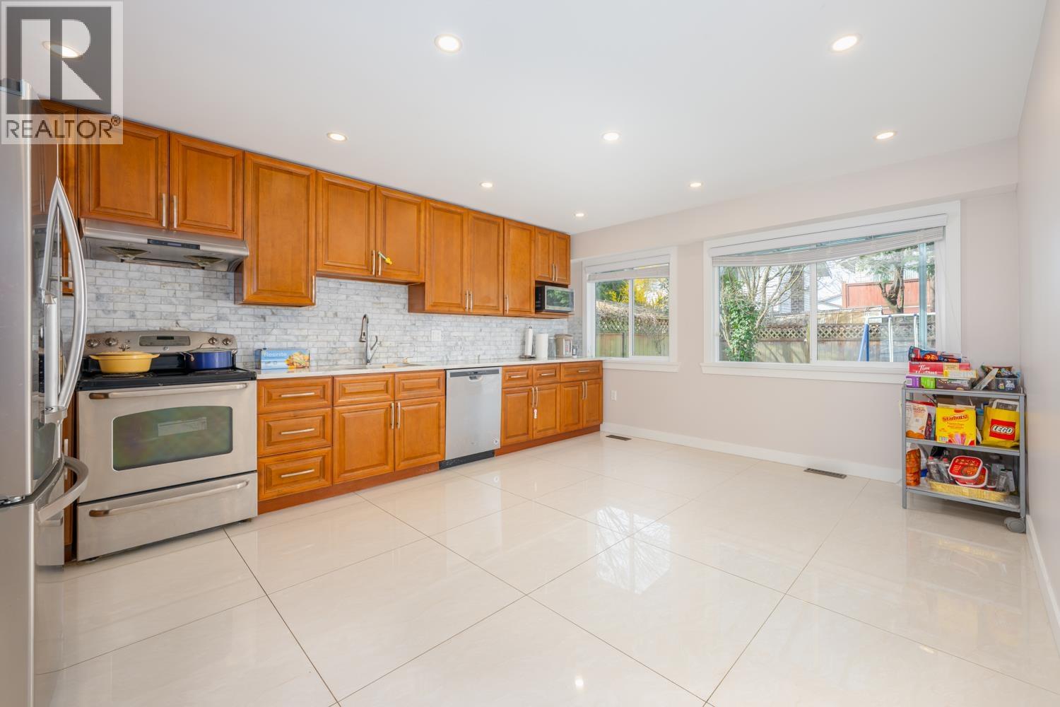 10481 HOLLYBANK DRIVE