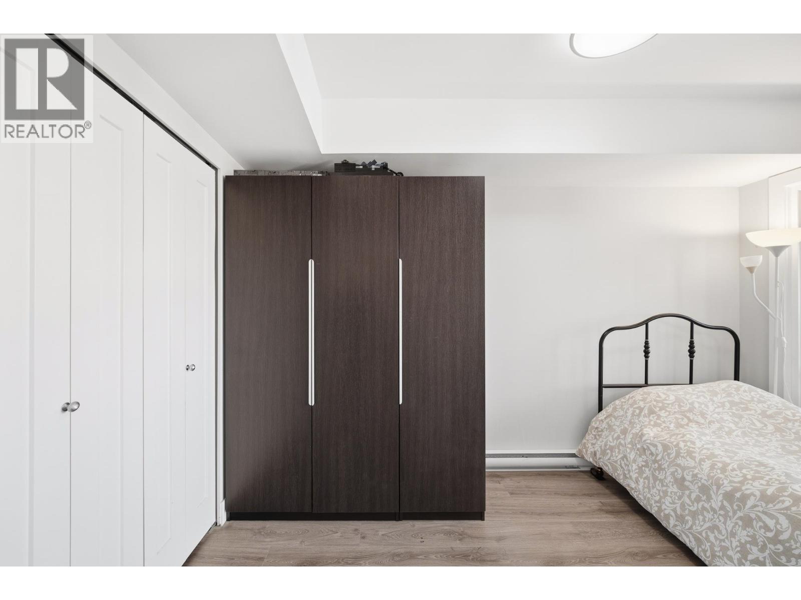 302 3939 KNIGHT STREET