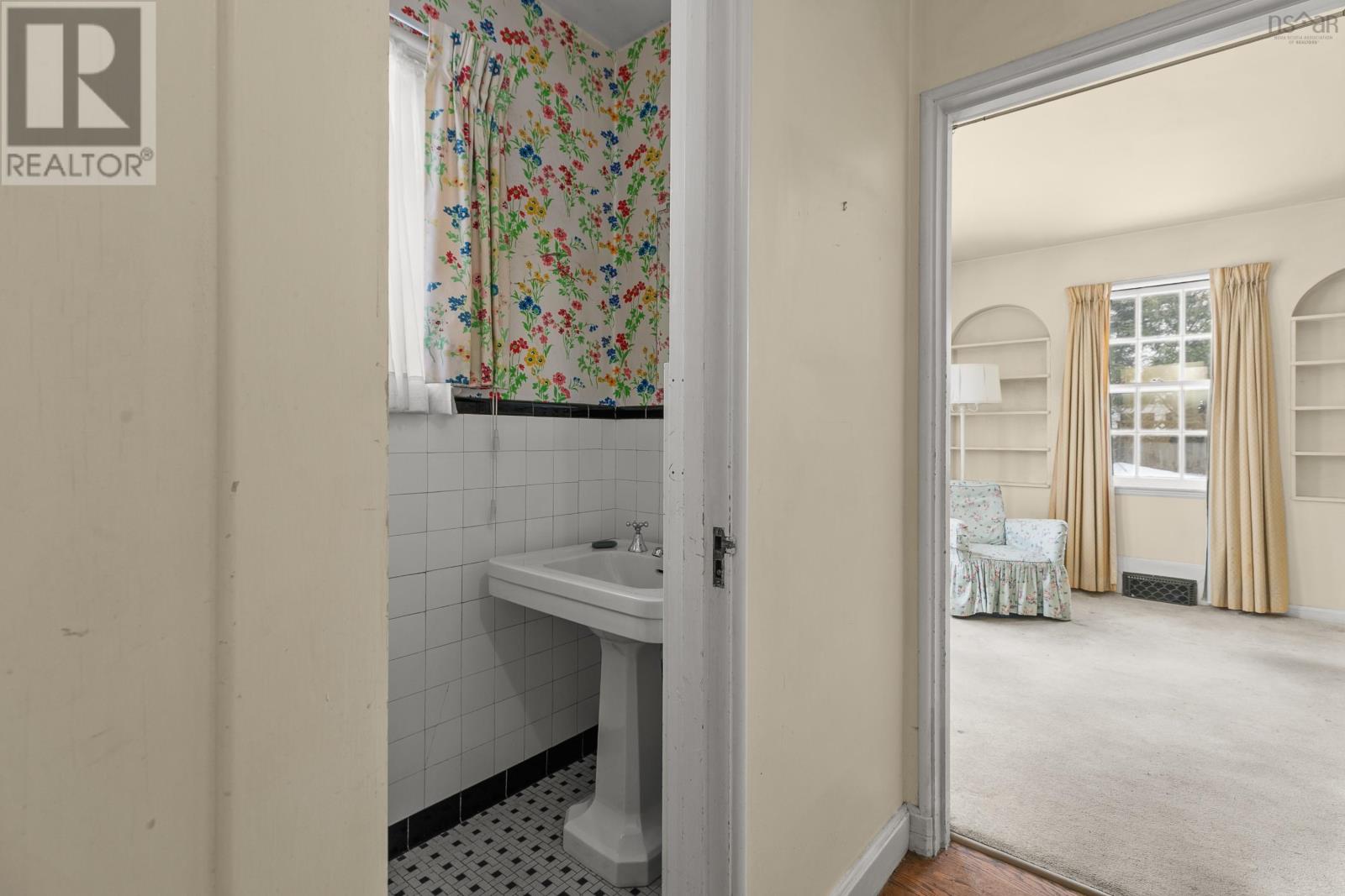 Property 15 of 41 of 5661 Ogilvie Street