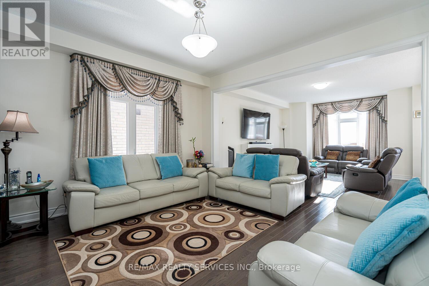 34 THORNVALLEY TERRACE - 8