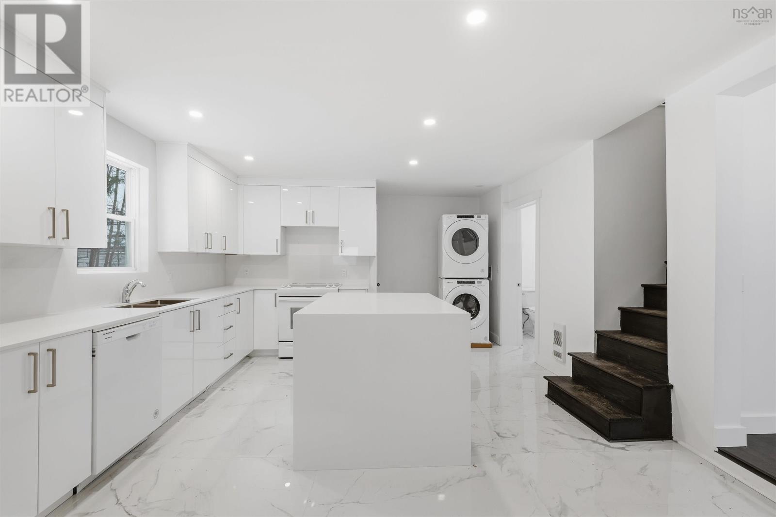 Property 28 of 45 of 221 MacLean Street