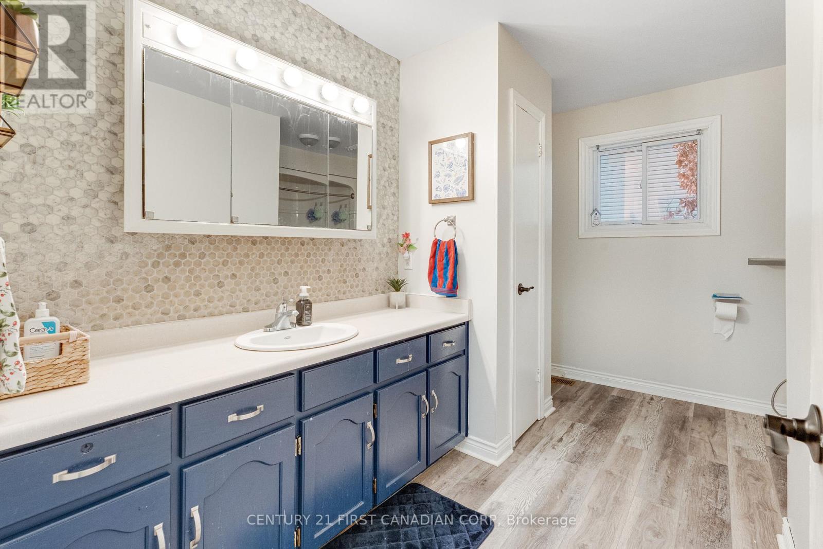 15 MOHICAN DRIVE - 18