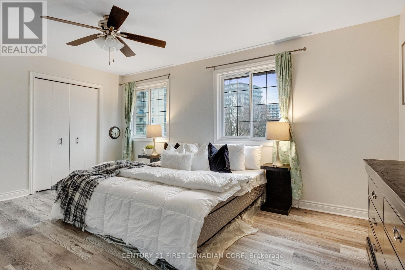 15 MOHICAN DRIVE - 21