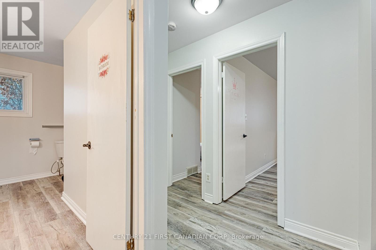 15 MOHICAN DRIVE - 24