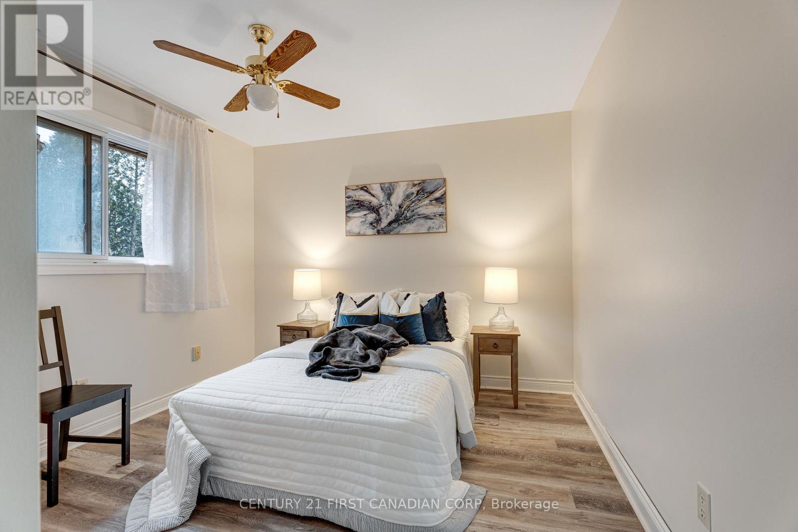 15 MOHICAN DRIVE - 27