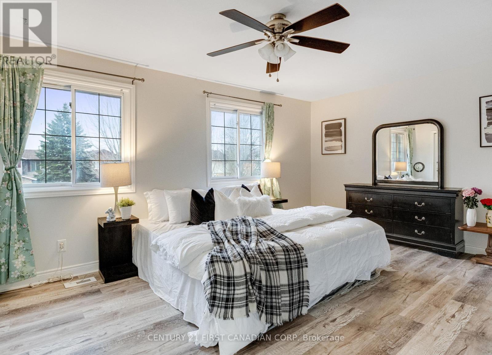 15 MOHICAN DRIVE - 28