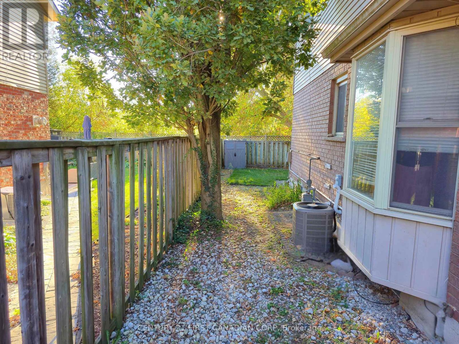 15 MOHICAN DRIVE - 41