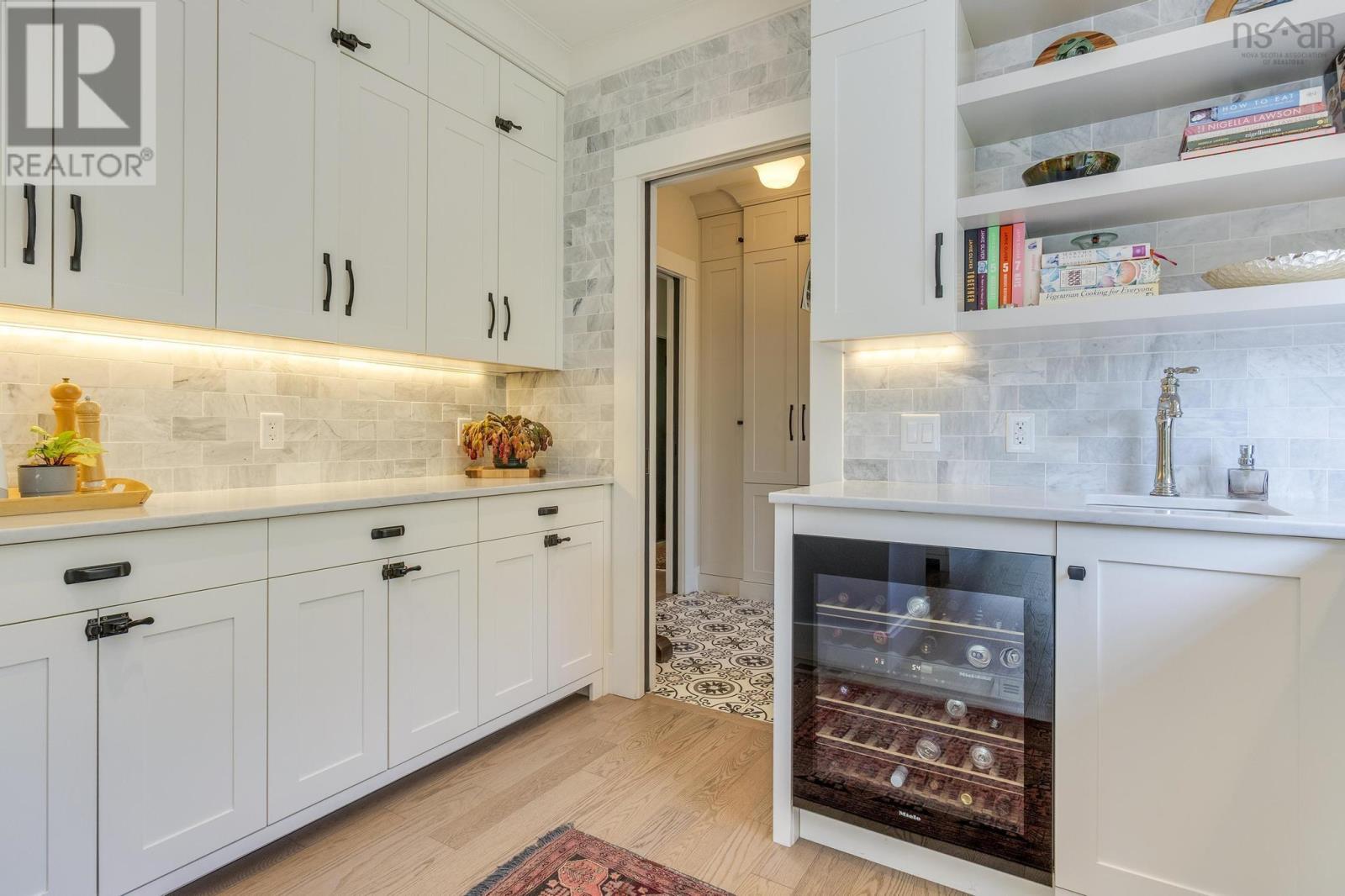 Property 4 of 51 of 1170 Rockcliffe Street