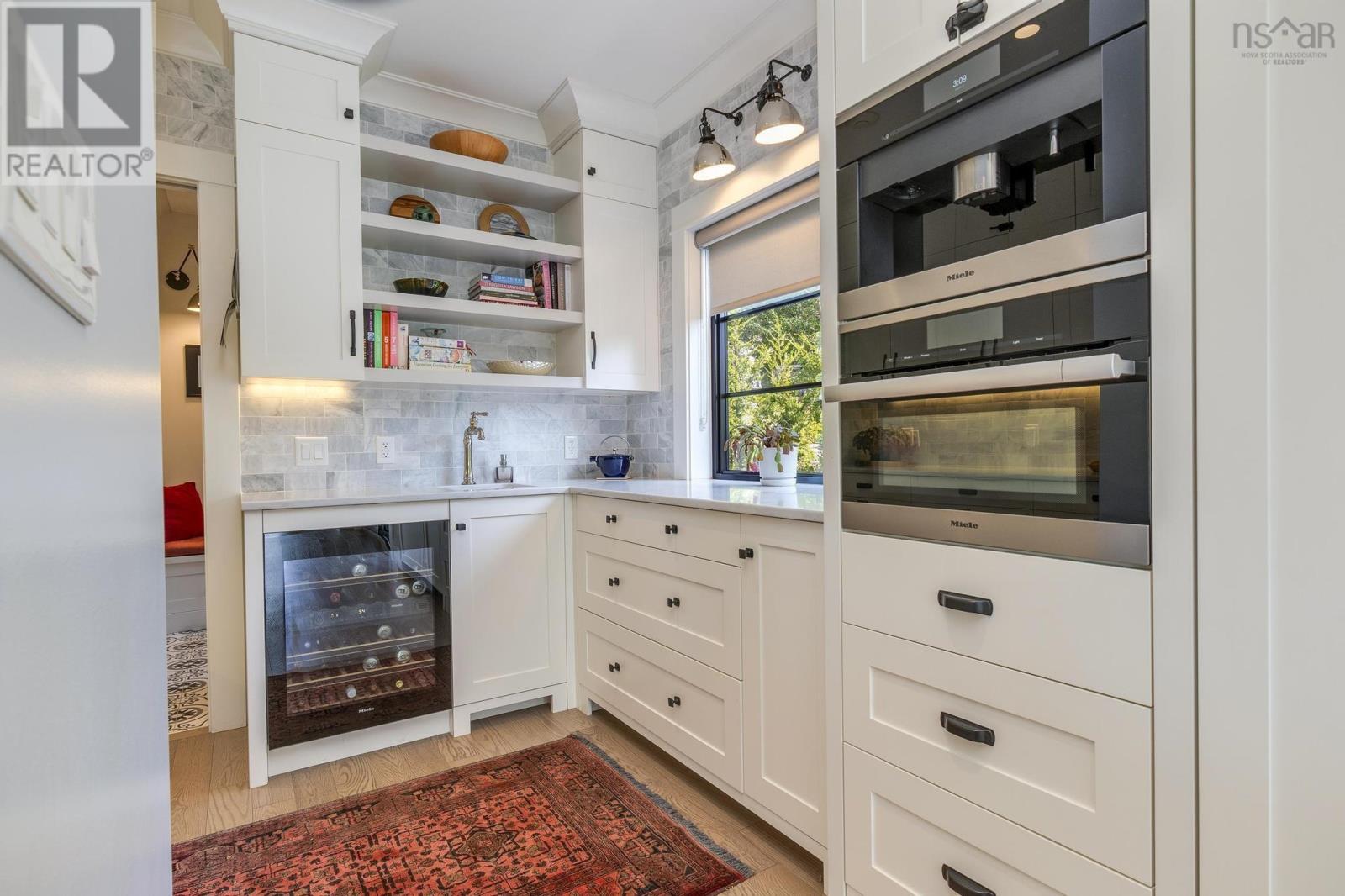 Property 41 of 51 of 1170 Rockcliffe Street