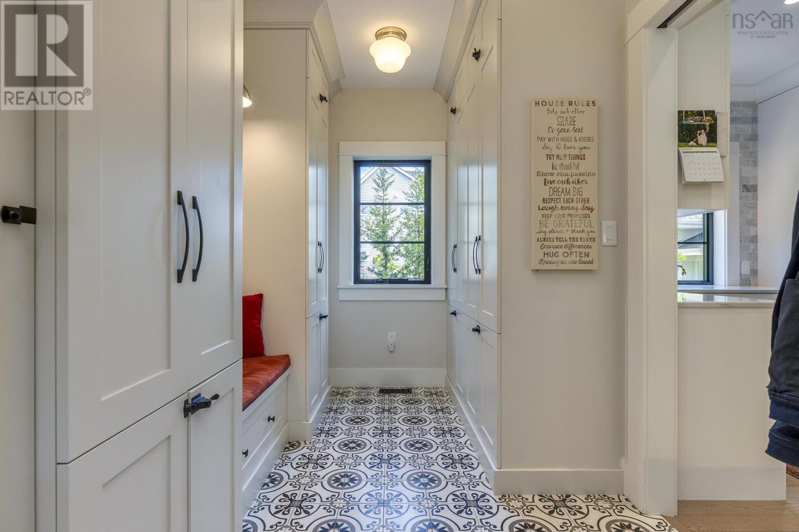 Property 40 of 51 of 1170 Rockcliffe Street