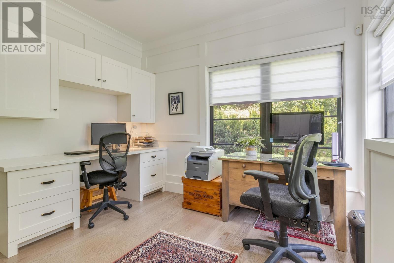 Property 25 of 51 of 1170 Rockcliffe Street