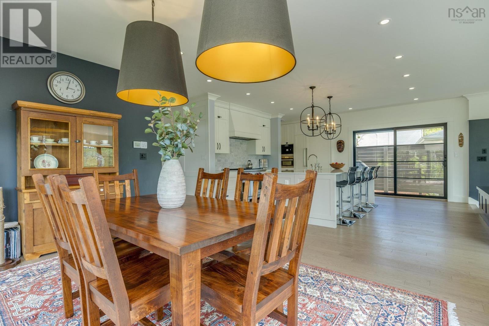 Property 30 of 51 of 1170 Rockcliffe Street