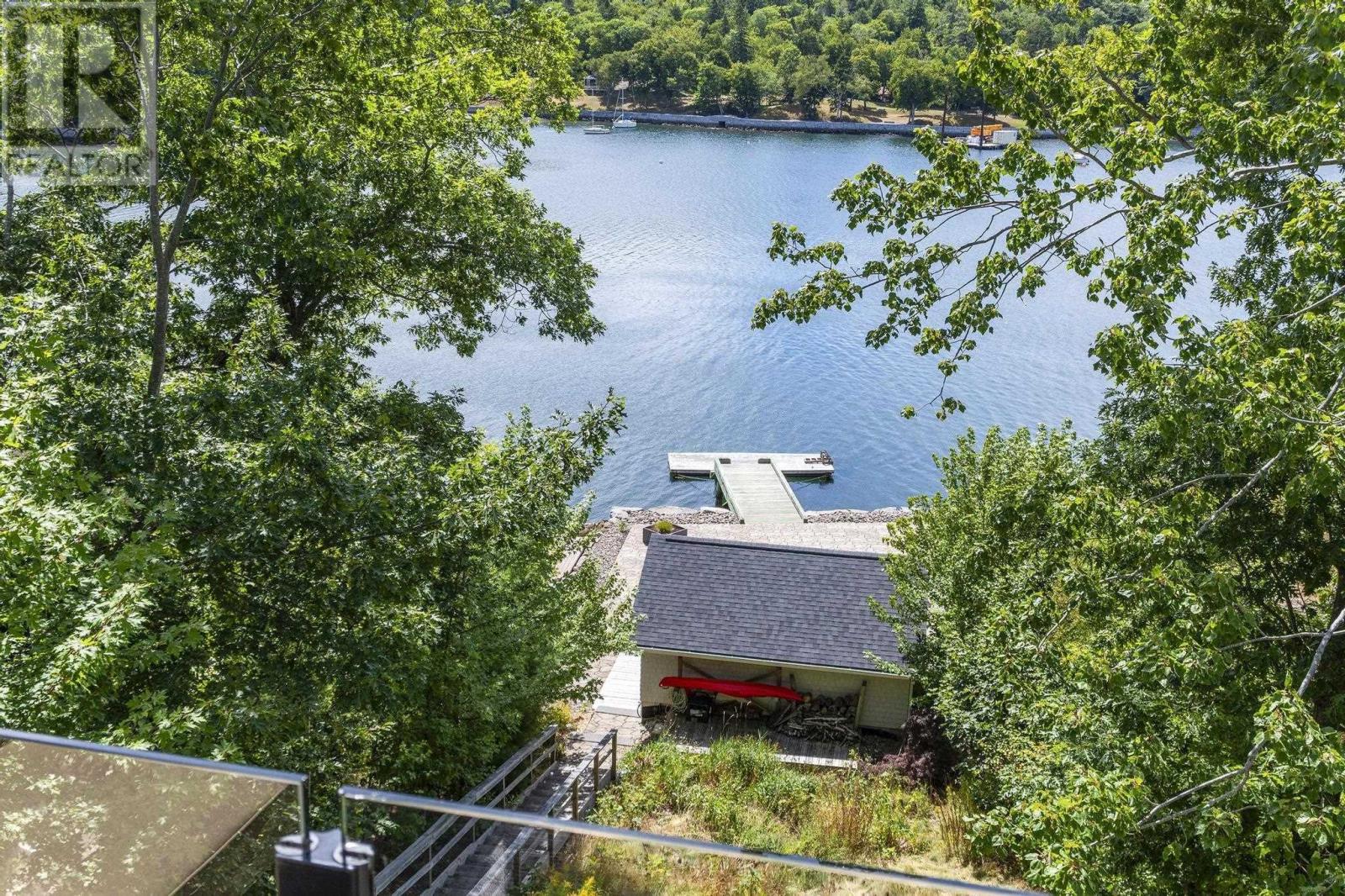 Property 13 of 51 of 1170 Rockcliffe Street