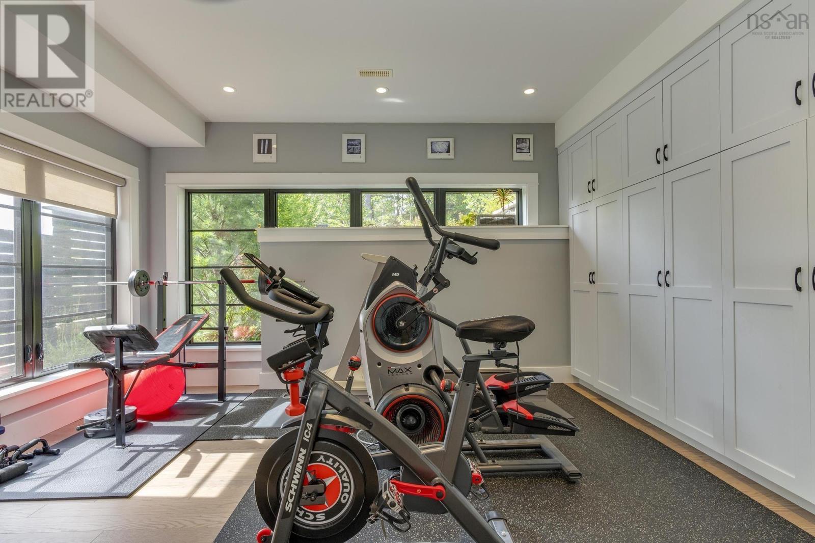 Property 31 of 51 of 1170 Rockcliffe Street