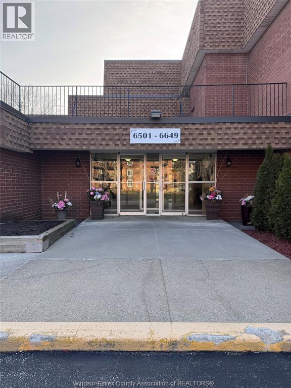 6513 THORNBERRY CRESCENT