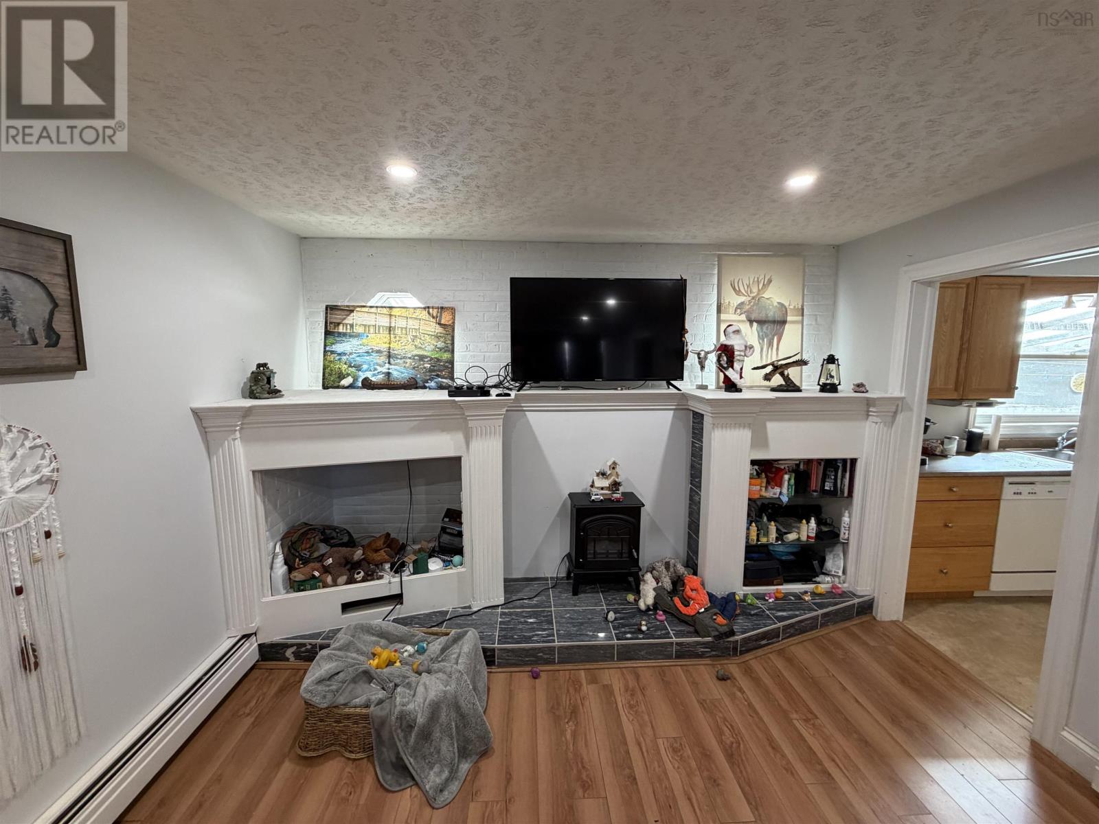 Property 16 of 32 of 43 Maple Boulevard