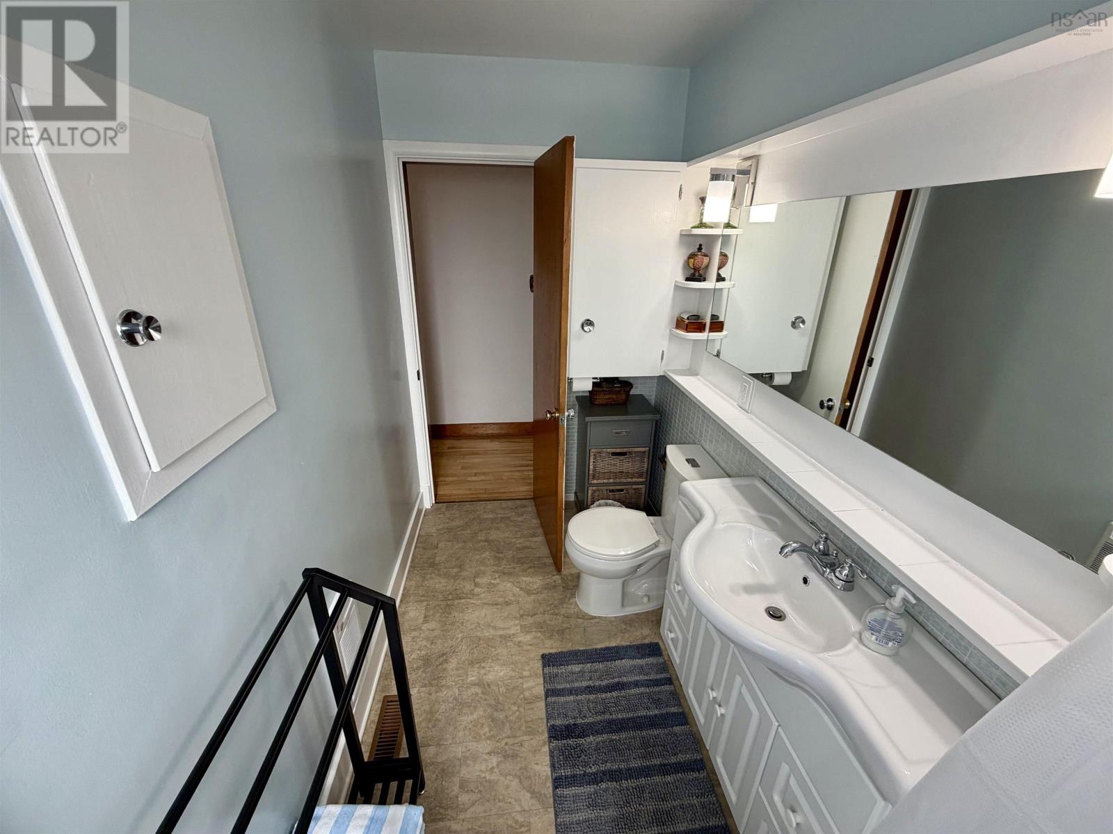 Property 21 of 49 of 80 Roosevelt Avenue