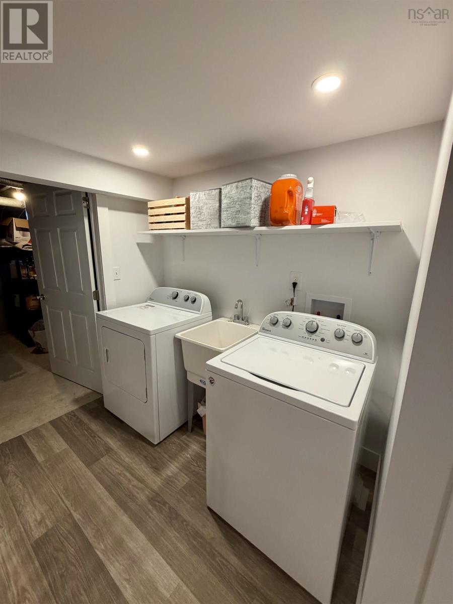 Property 7 of 49 of 80 Roosevelt Avenue