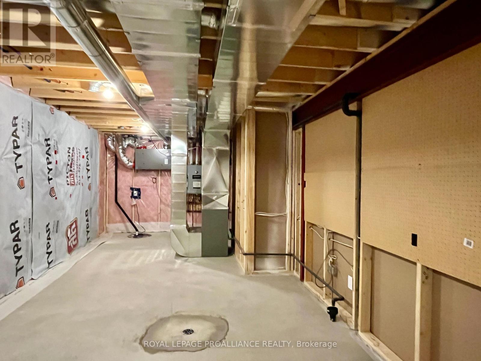 60 CONGER DRIVE — photo 22