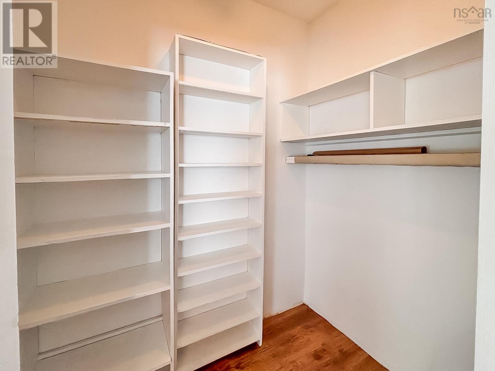 Property 3 of 34 of 818 Narrows Road E