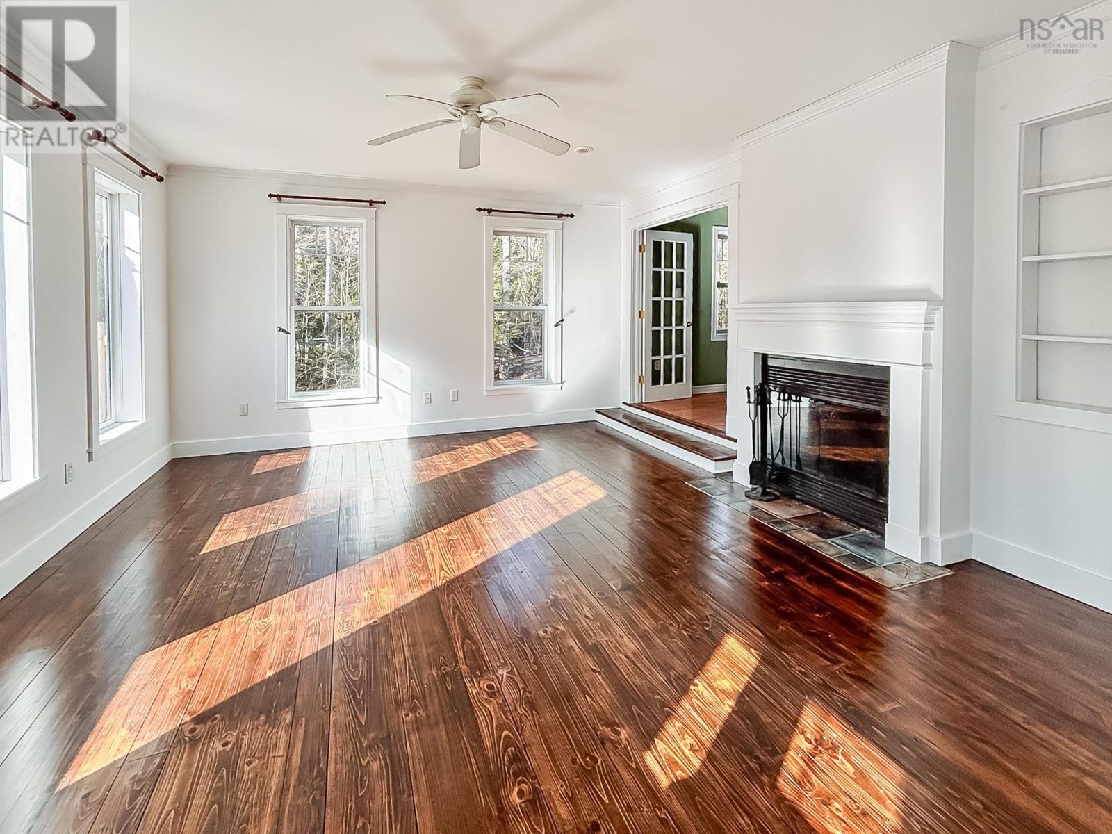 Property 29 of 34 of 818 Narrows Road E