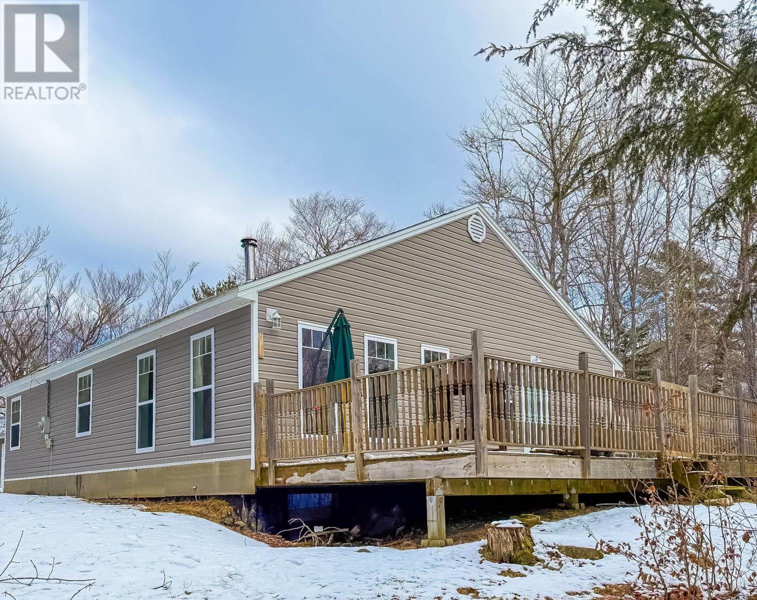 Property 32 of 34 of 818 Narrows Road E