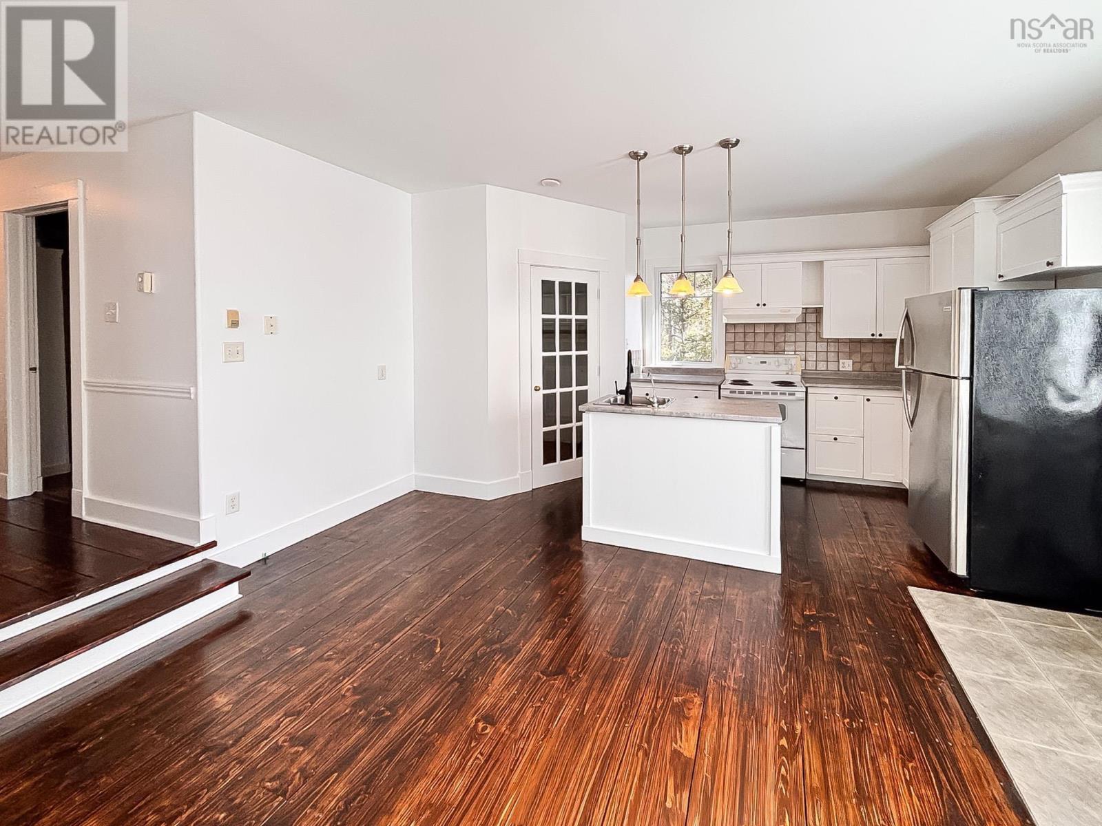 Property 2 of 34 of 818 Narrows Road E