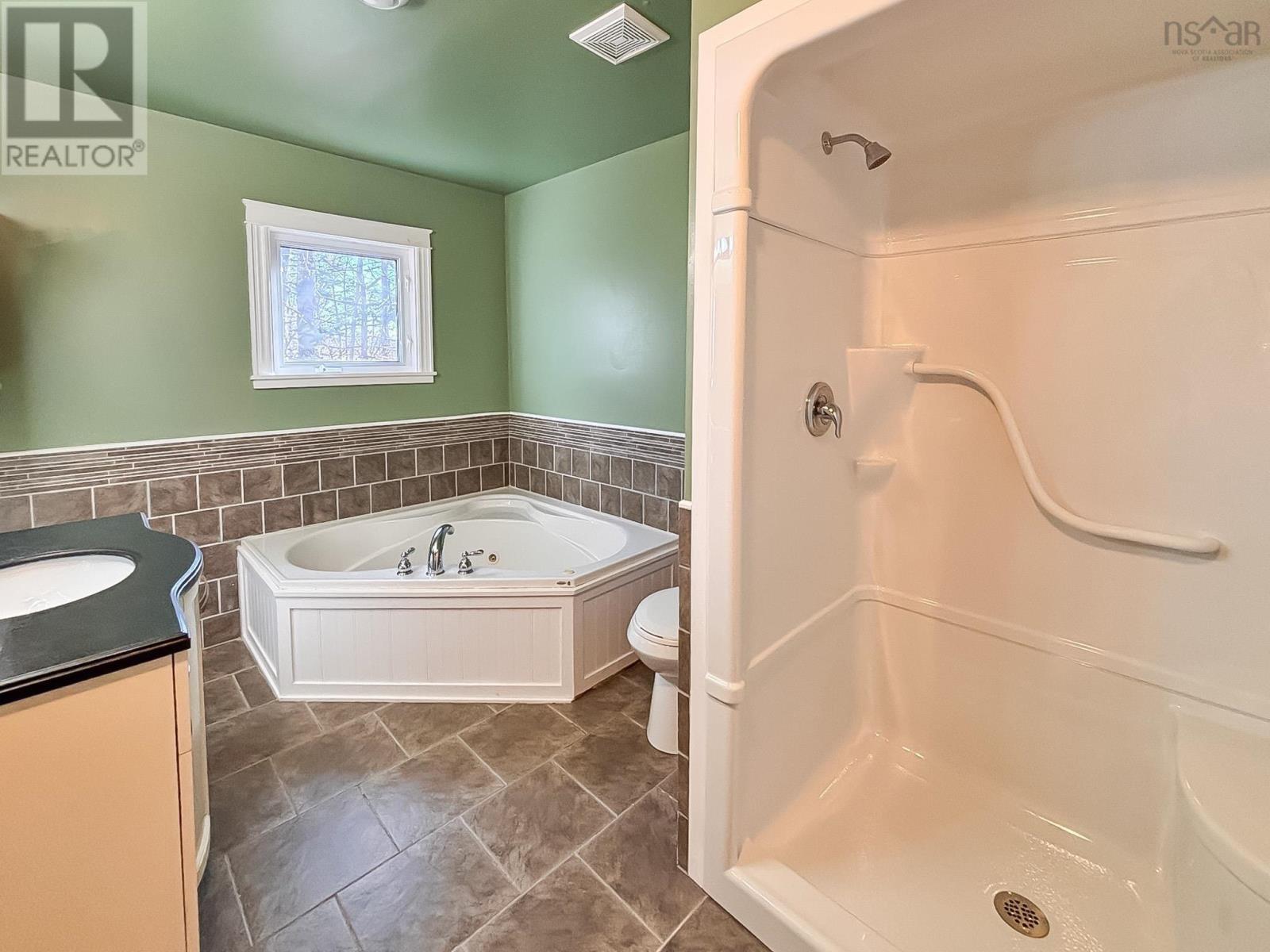 Property 12 of 34 of 818 Narrows Road E