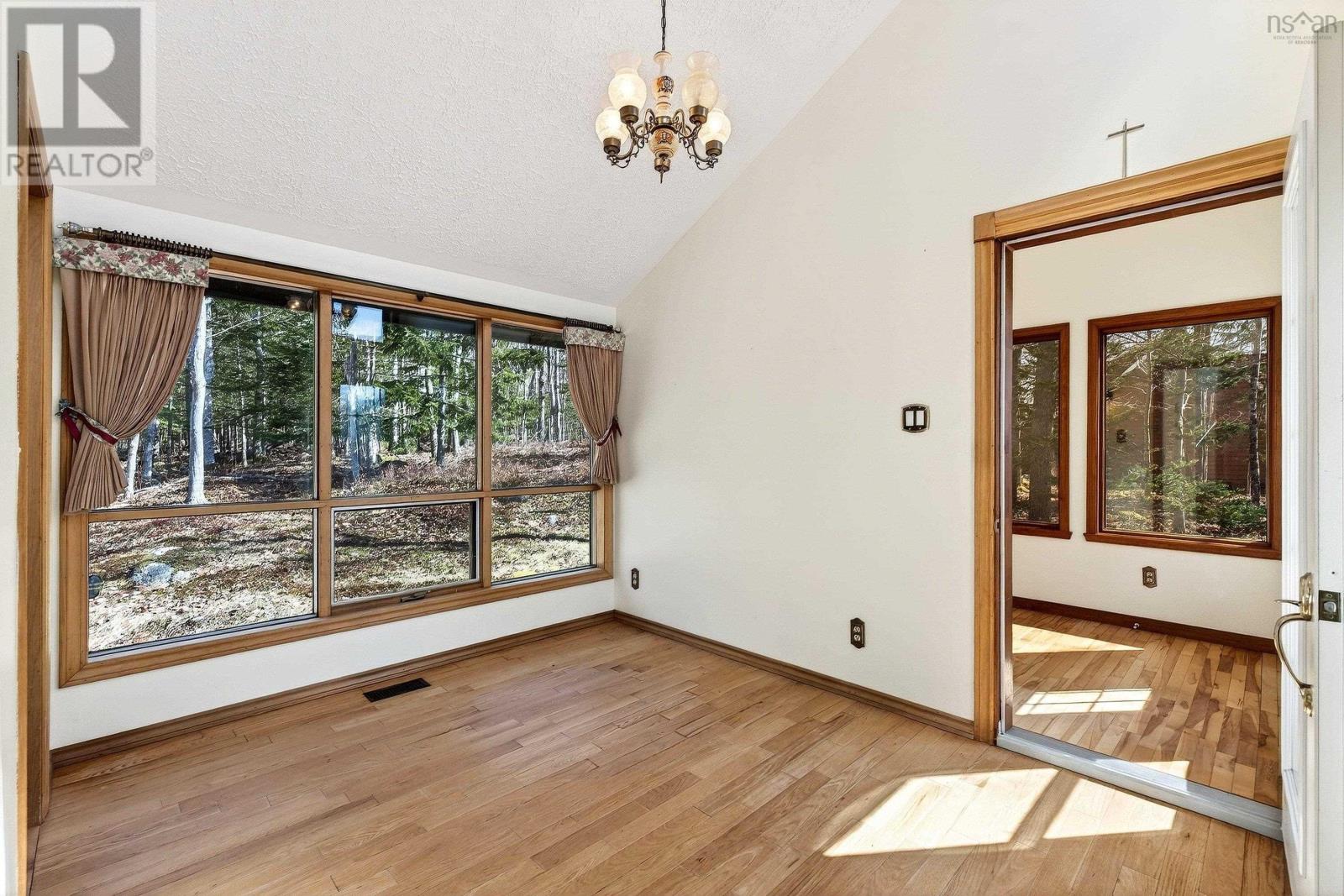 Property 31 of 45 of 122 Windsor Drive