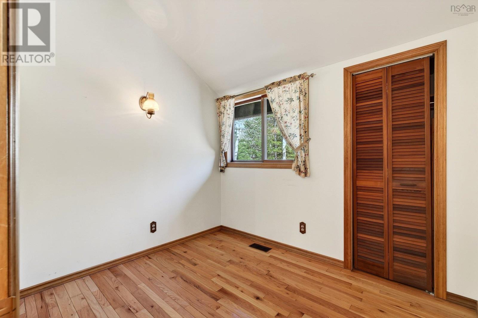 Property 39 of 45 of 122 Windsor Drive