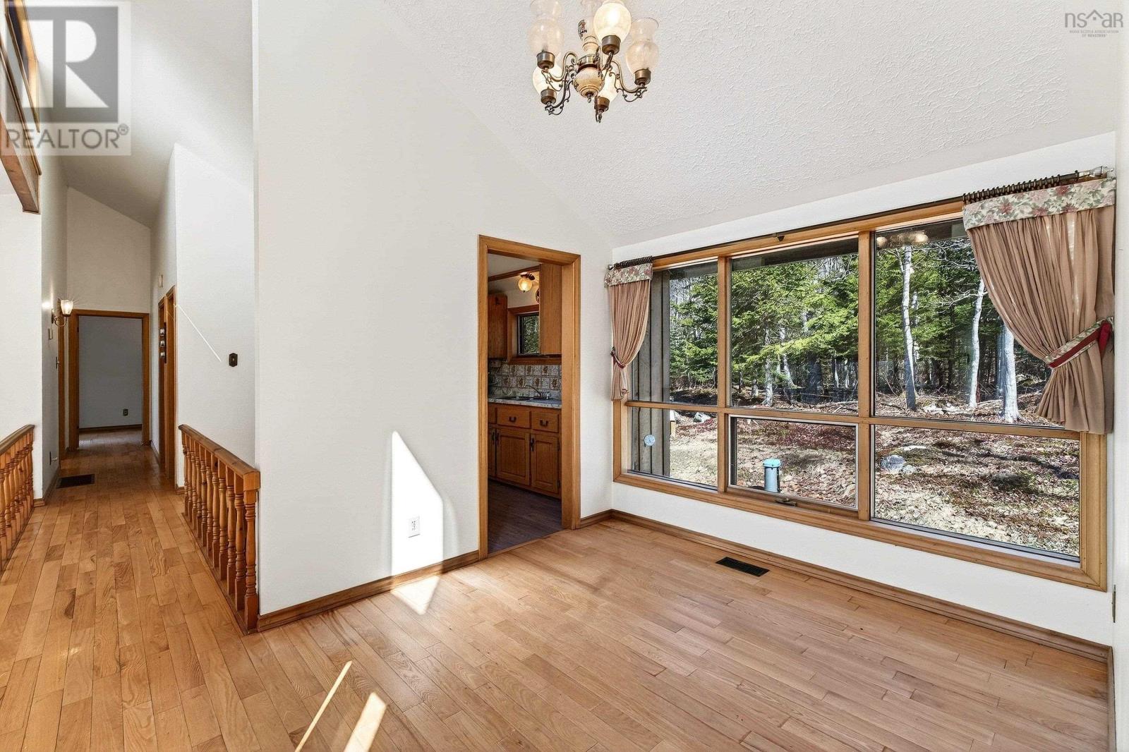 Property 23 of 45 of 122 Windsor Drive