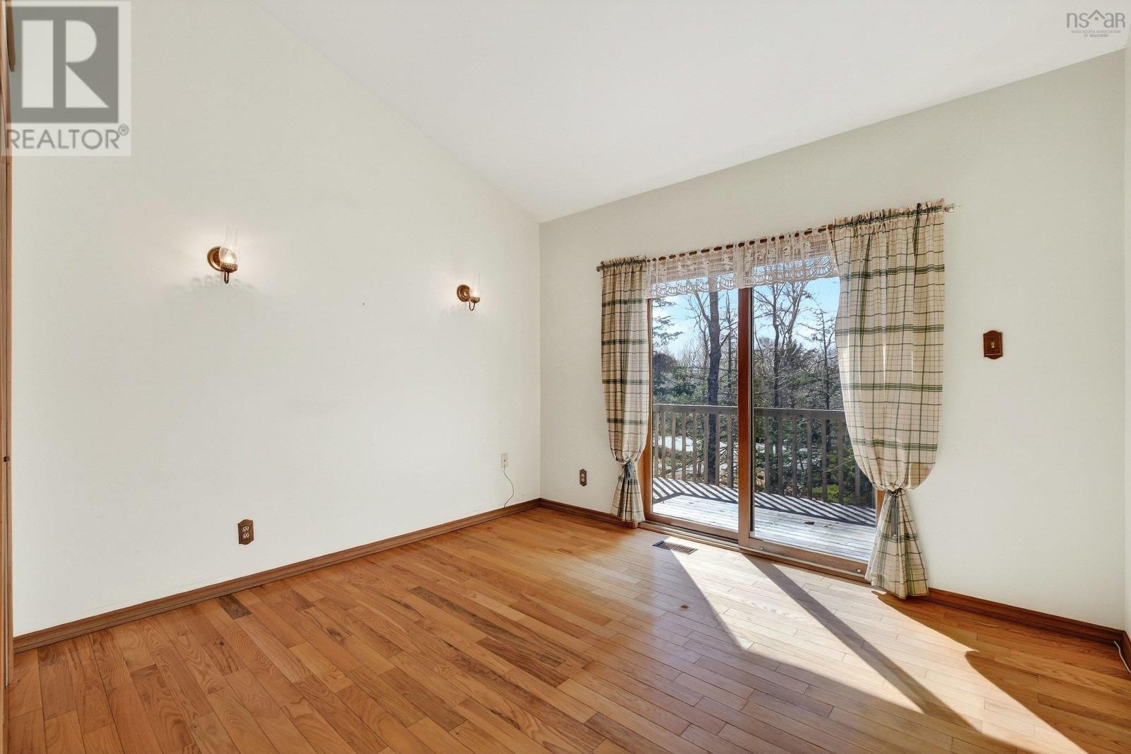 Property 42 of 45 of 122 Windsor Drive