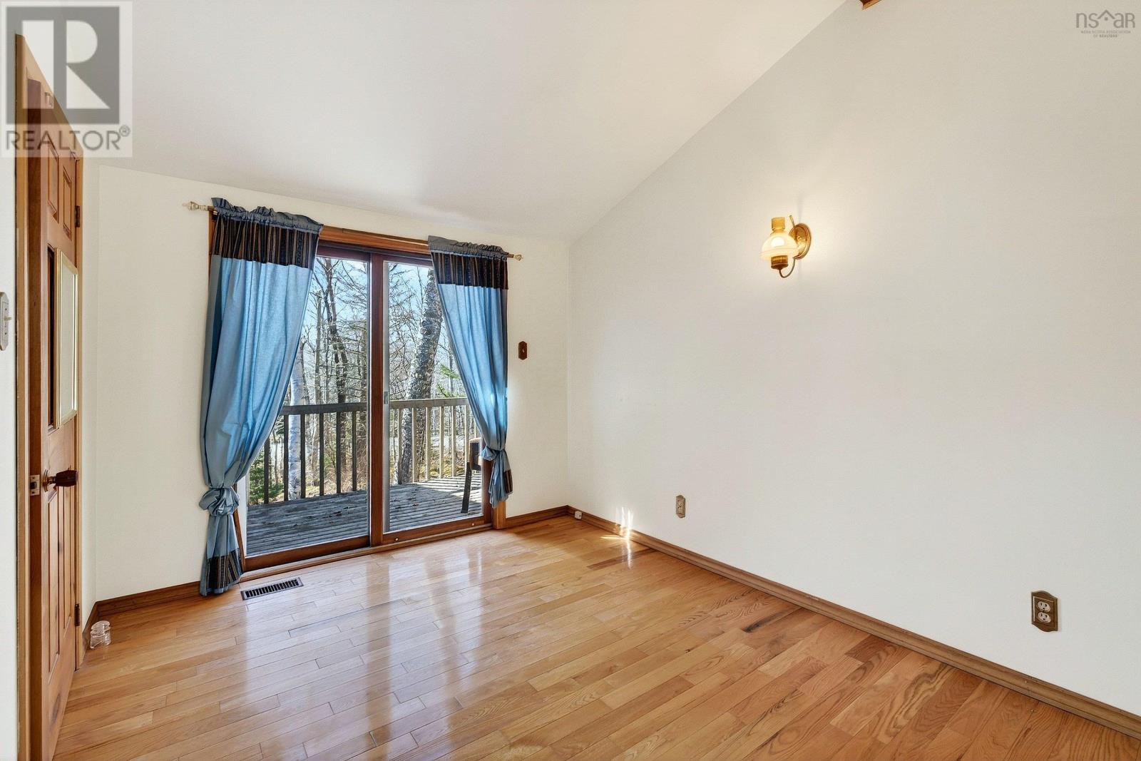 Property 7 of 45 of 122 Windsor Drive